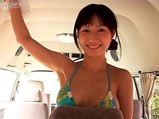 Japanese babe Yui Minami perform a wet car wash