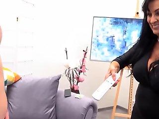 Man Has Sex With Mature Porn Actress With The Hot Tanned Body 11 Min