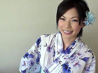 Japanese Kimono Lady - Saki Aoyama